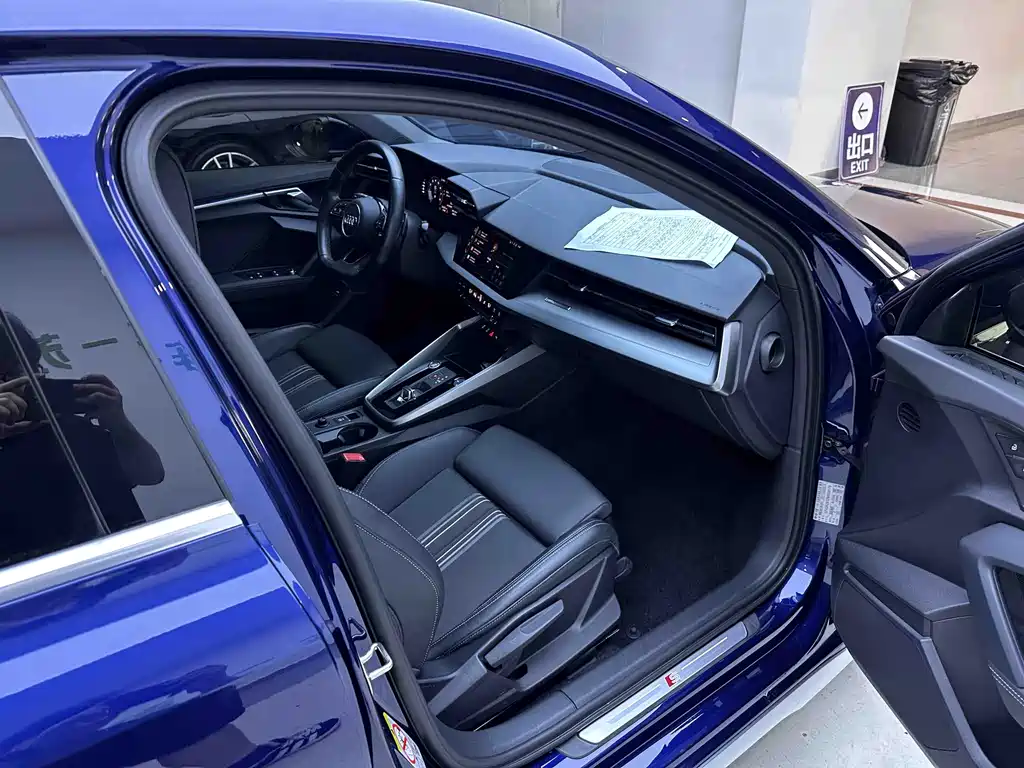 Audi A3 2023 — фото 11