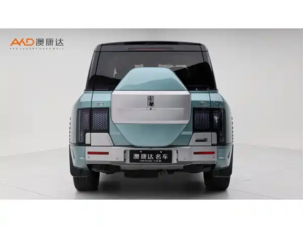 Yangwang U8 2024