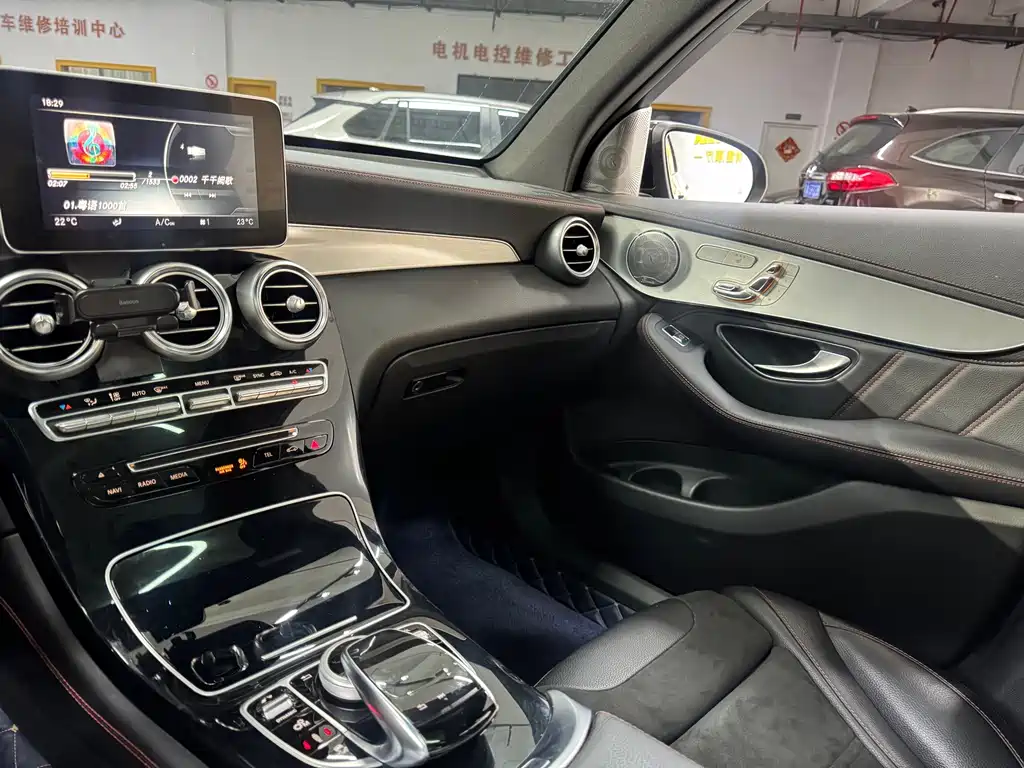 Mercedes-Benz GLC AMG 2017 — фото 10