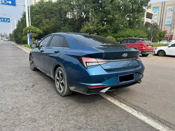 Hyundai Elantra 2022