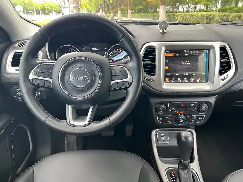 Jeep Compass 2018 — фото 10
