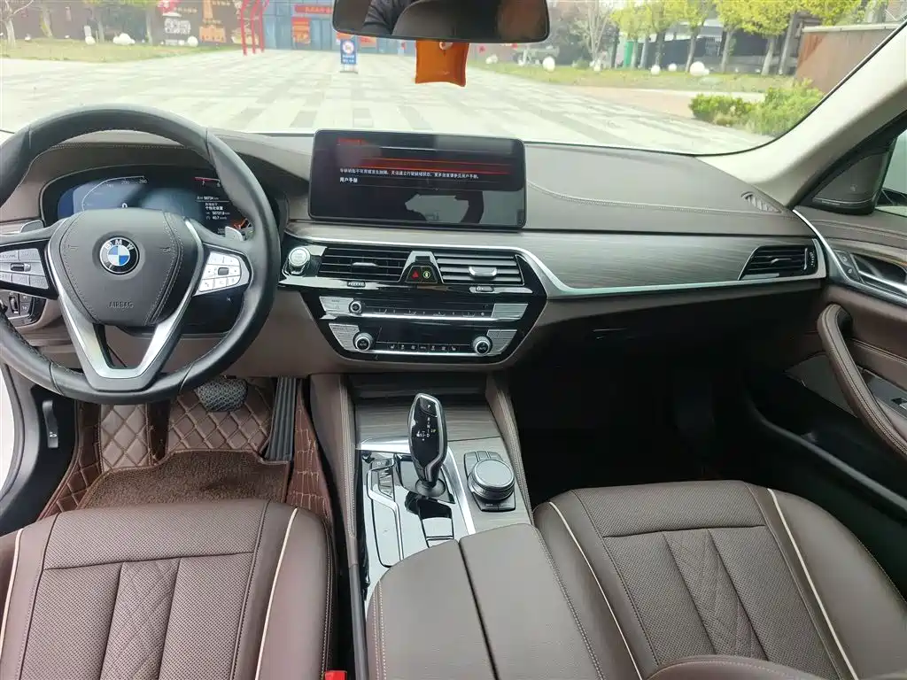 BMW 5 Series 2022 — фото 10
