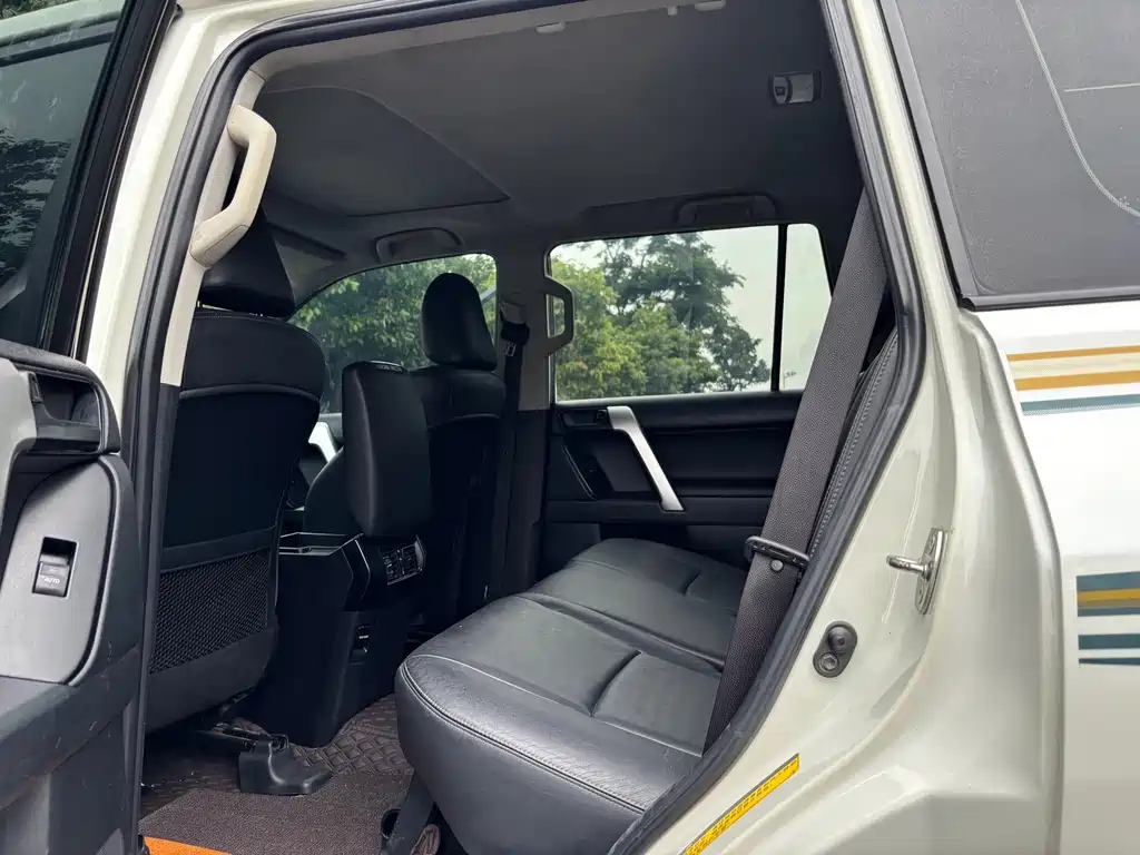 Toyota Prado 2015 — фото 10