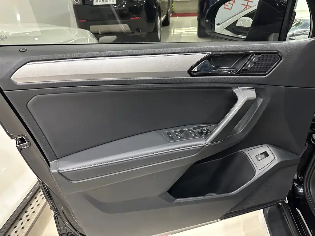 Volkswagen Tiguan L 2018 — фото 15