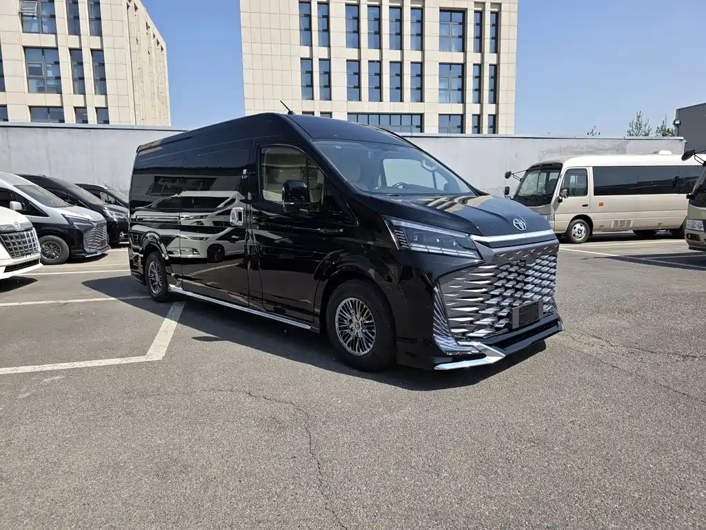 Toyota Hiace — фото 4