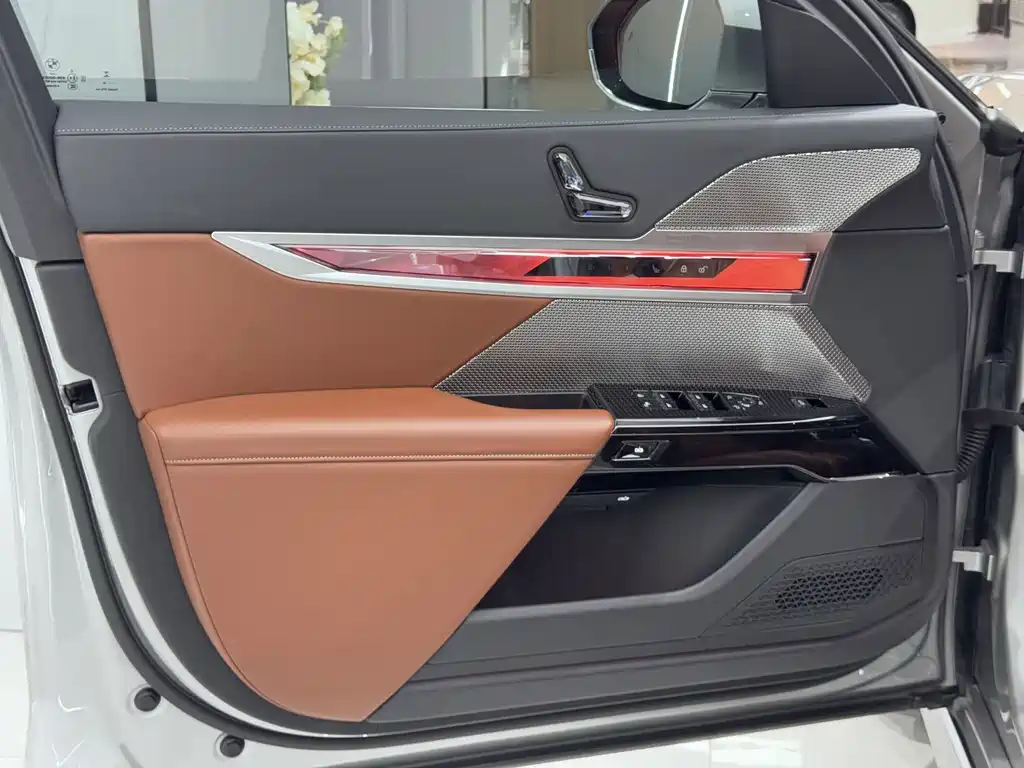 BMW i7 2023 — фото 20