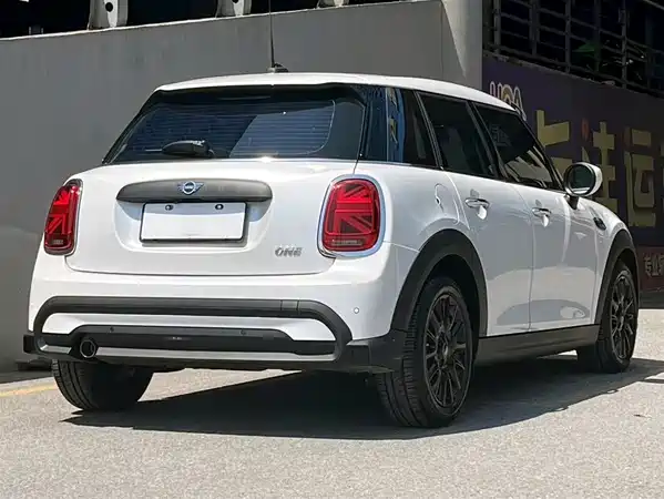 MINI MINI 2023