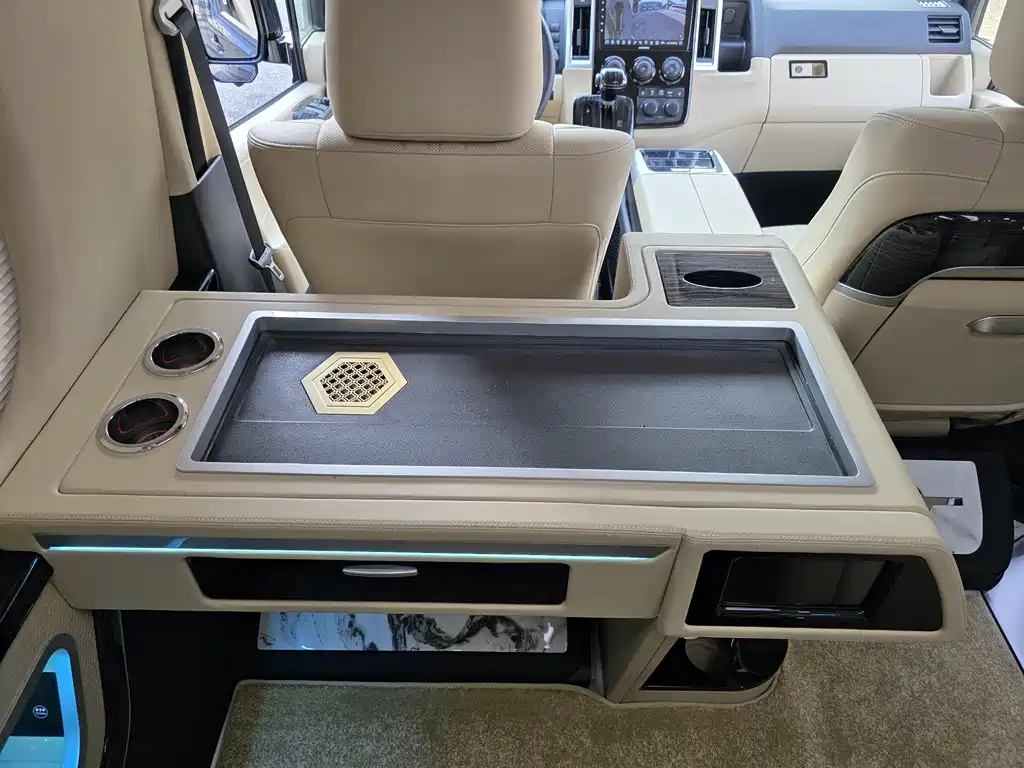 Toyota Hiace — фото 9