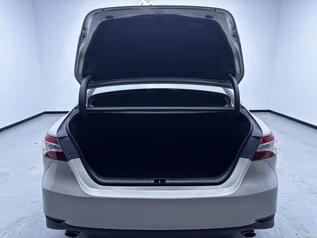 Toyota Camry 2020 — фото 12