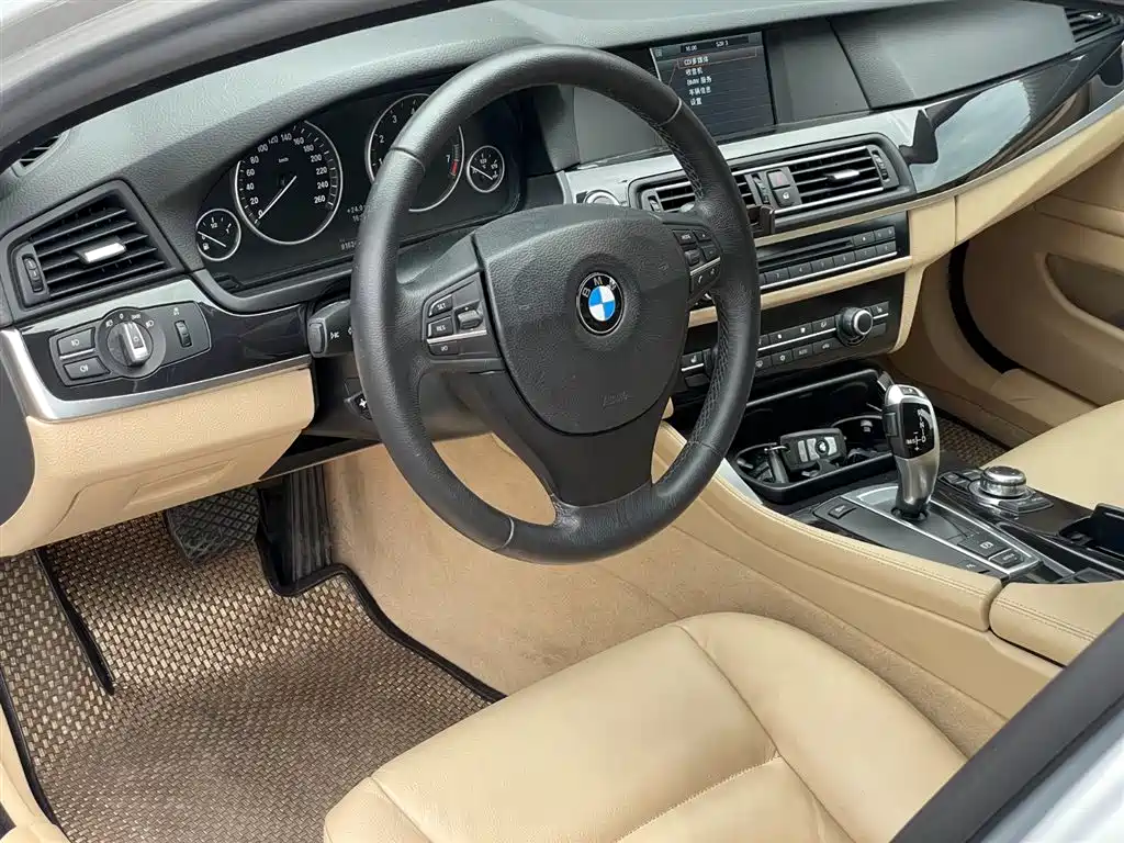 BMW 5 Series 2011 — фото 9
