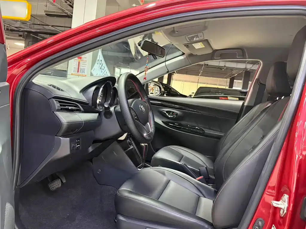 Toyota Yaris L 2022