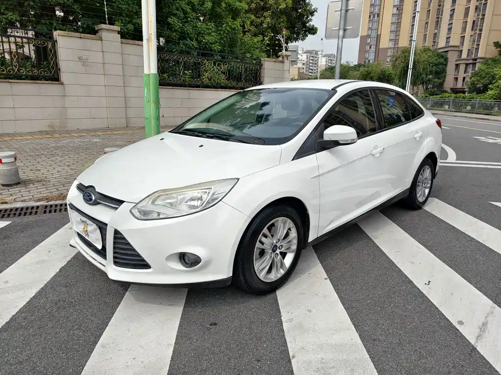 Ford Focus 2015 — фото 1