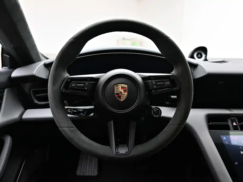 Porsche Taycan 2025 — фото 4