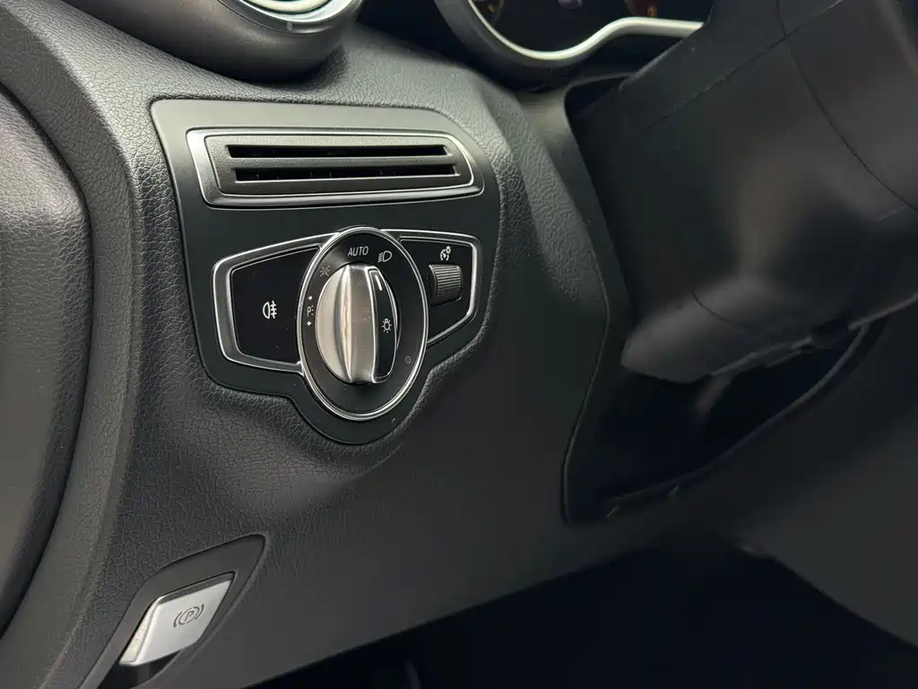 Mercedes-Benz C-Class 2019 — фото 19