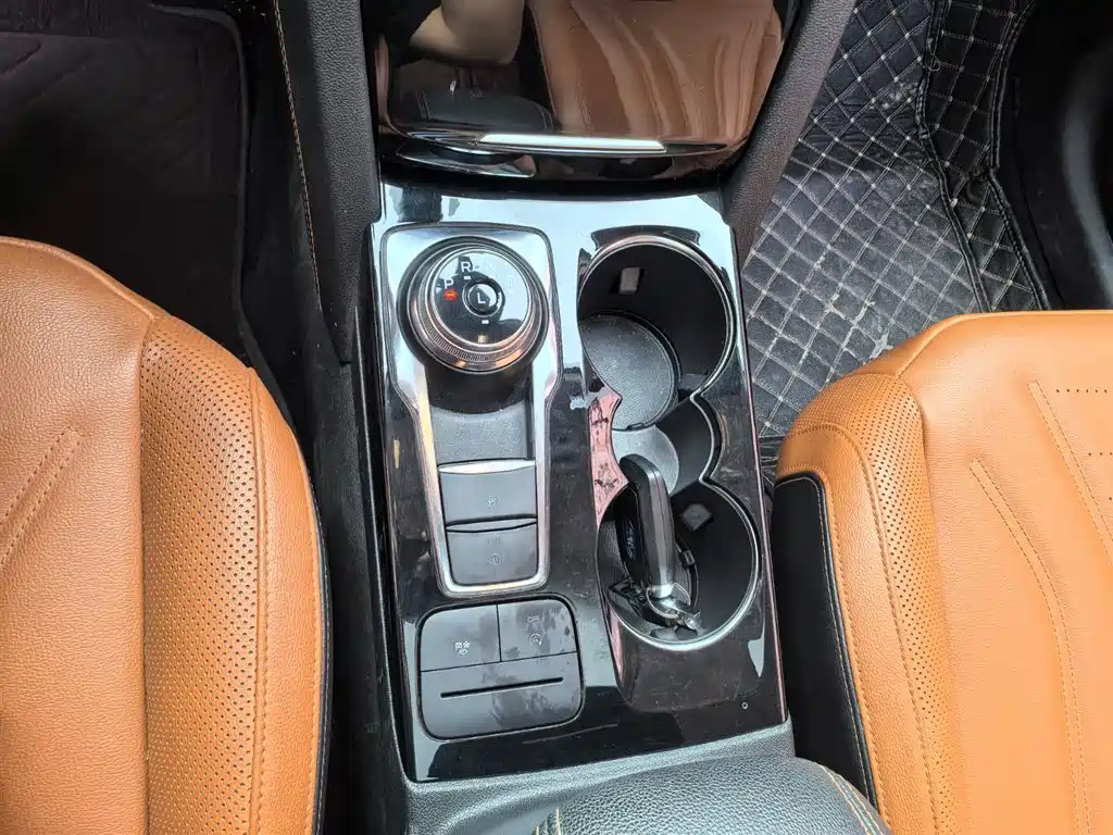 Ford Escape 2020 — фото 15