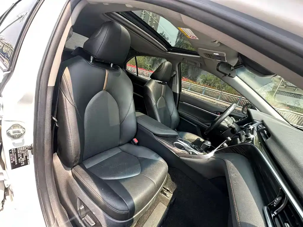 Toyota Camry 2021 — фото 14