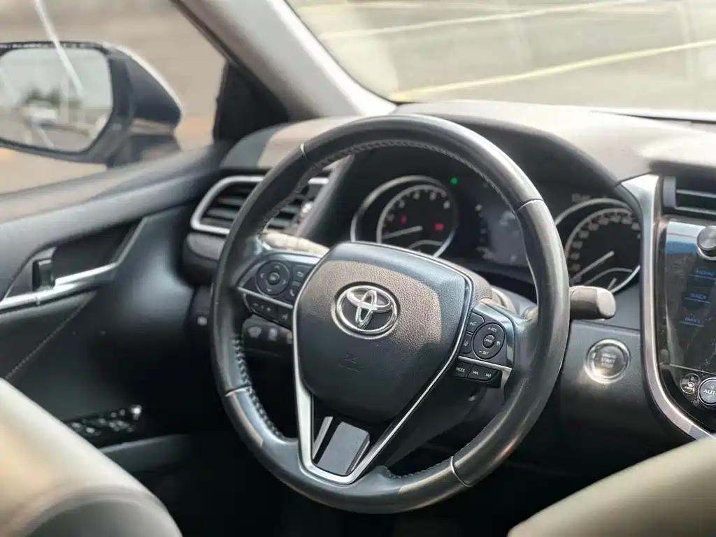 Toyota Camry 2021 — фото 11