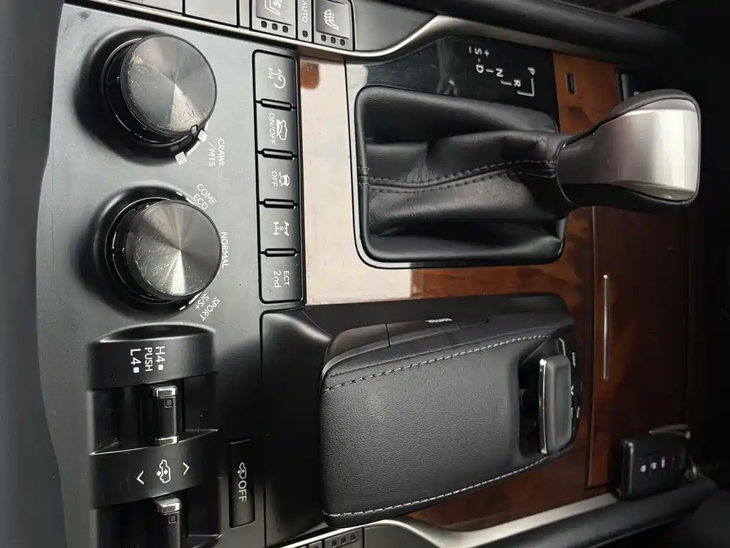 Lexus LX 2017 — фото 10