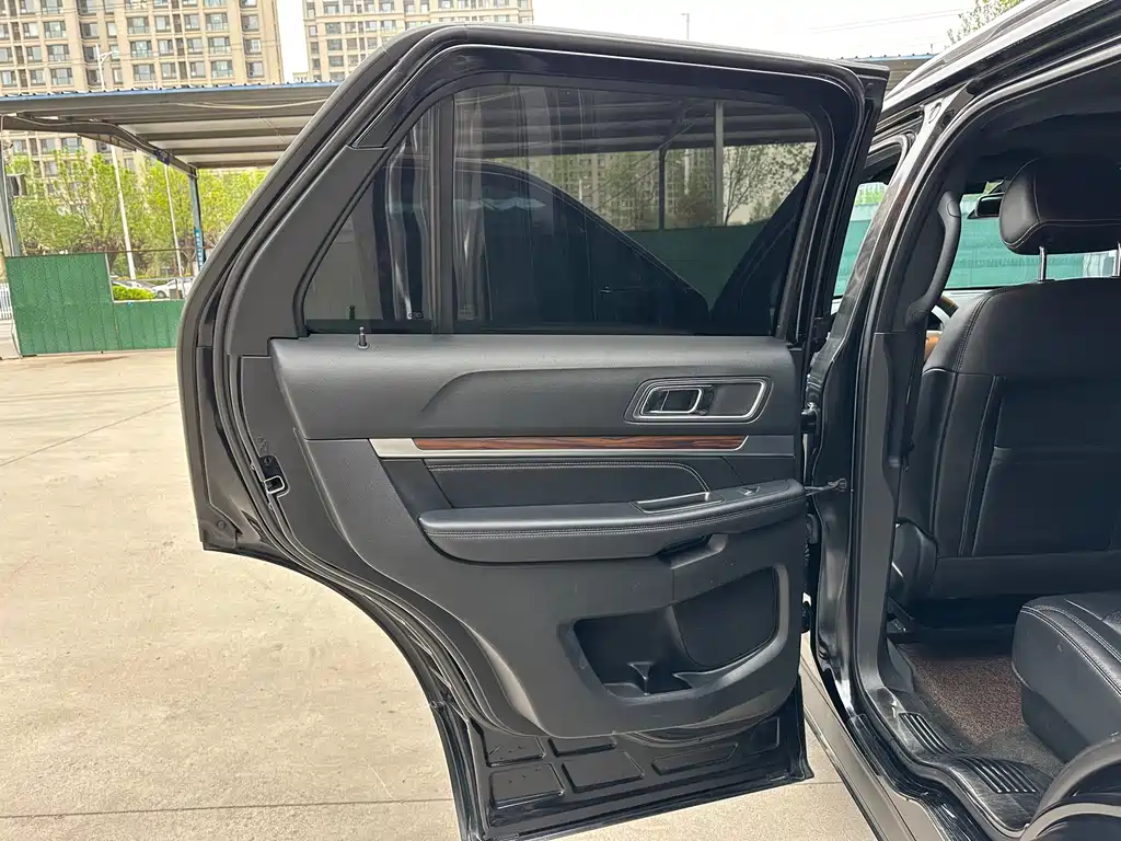 Ford Explorer 2017 — фото 17
