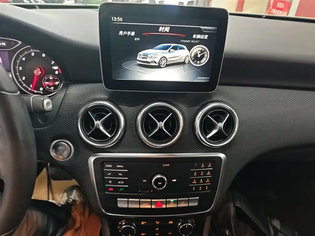 Mercedes-Benz A-Class 2018 — фото 13