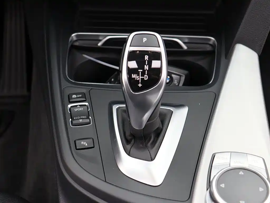 BMW 3 Series 2016 — фото 17