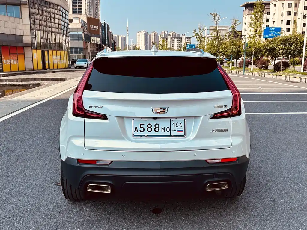 Cadillac XT4 2022 — фото 8