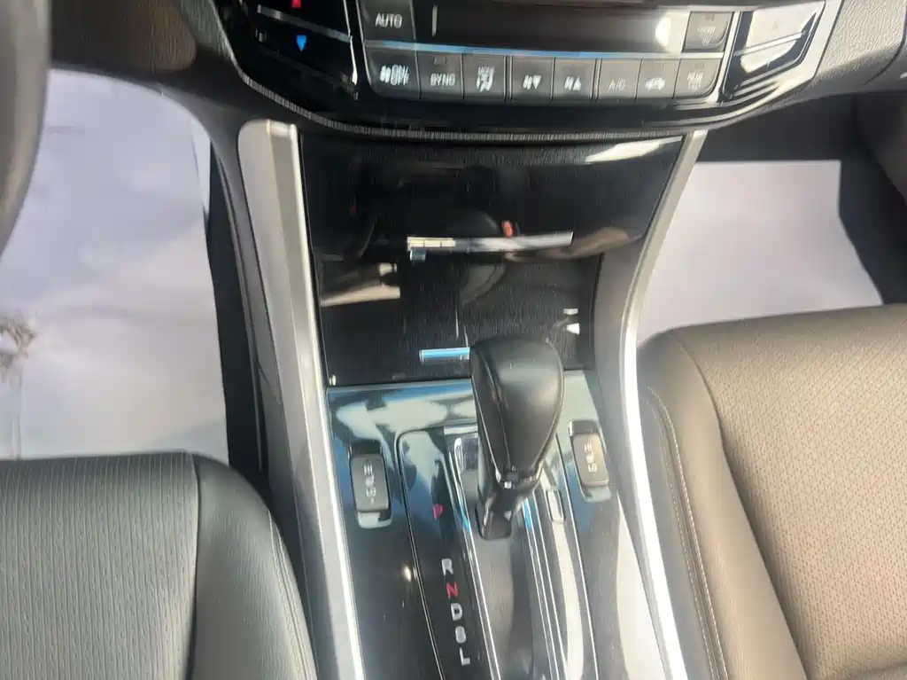 Honda Accord 2017 — фото 9