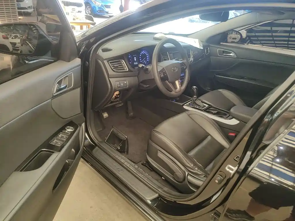 Hyundai Mistra 2015 — фото 16