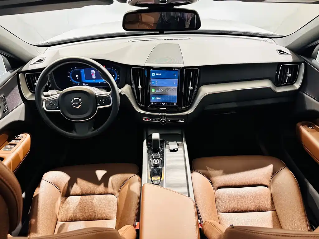 Volvo XC60 2022 — фото 10