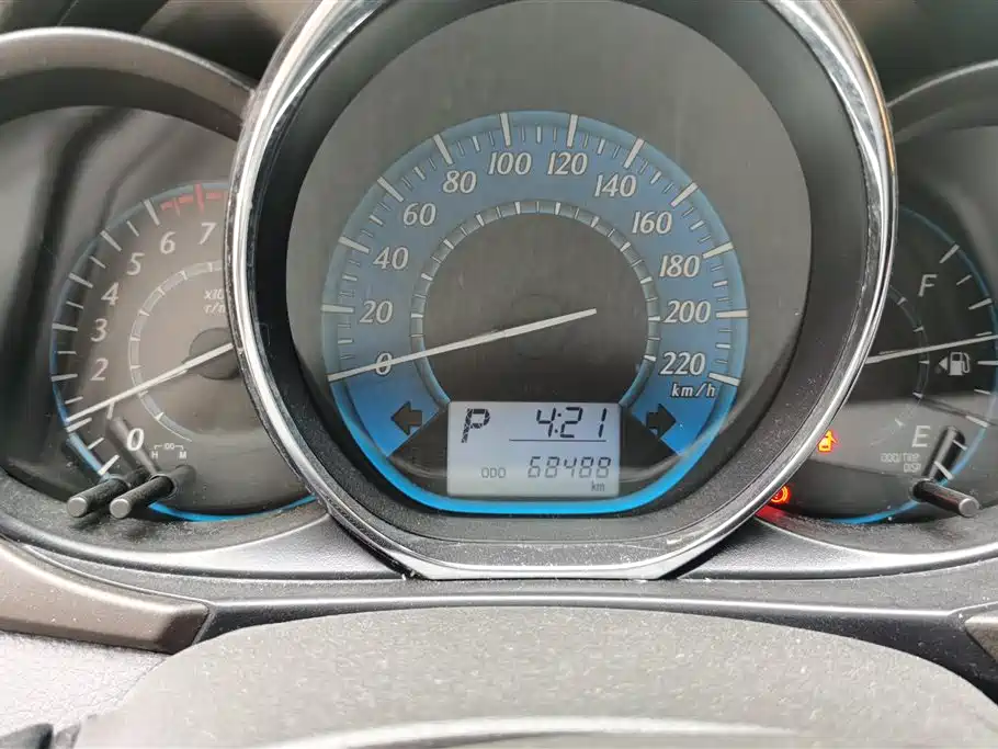 Toyota Yaris L 2016 — фото 14