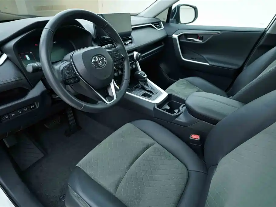 Toyota RAV4 2024 — фото 10
