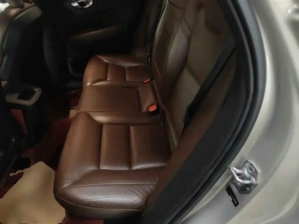 Volvo XC60 2020 — фото 17