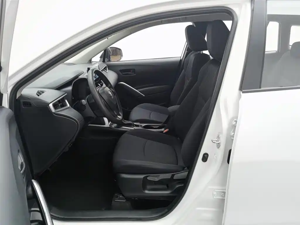 Toyota Corolla Cross 2023 — фото 10