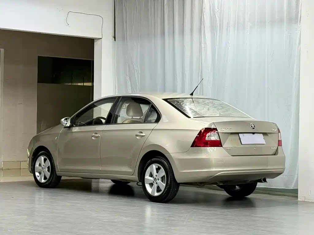 Skoda Rapid 2016 — фото 2