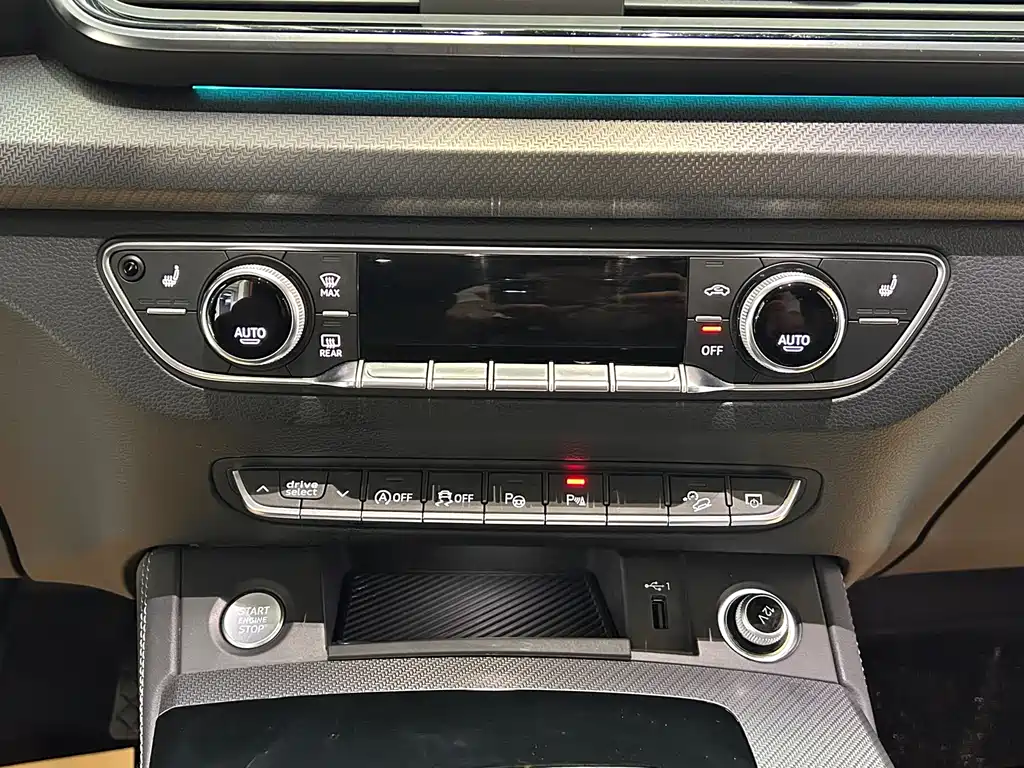 Audi Q5L 2023 — фото 11