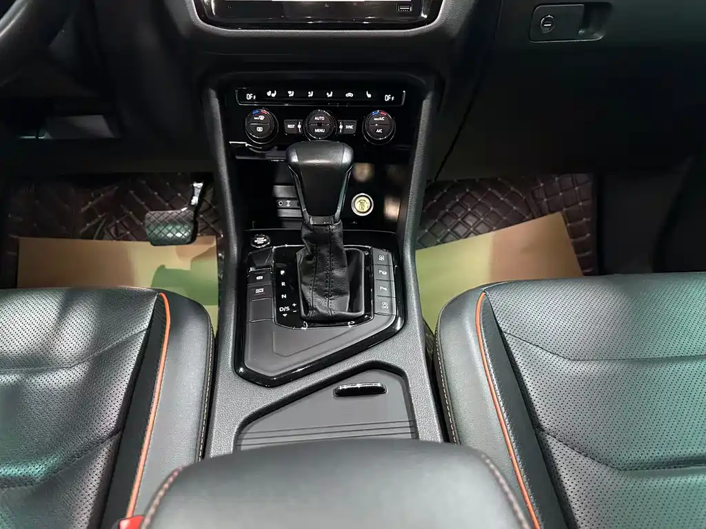Volkswagen Tiguan L 2018 — фото 12