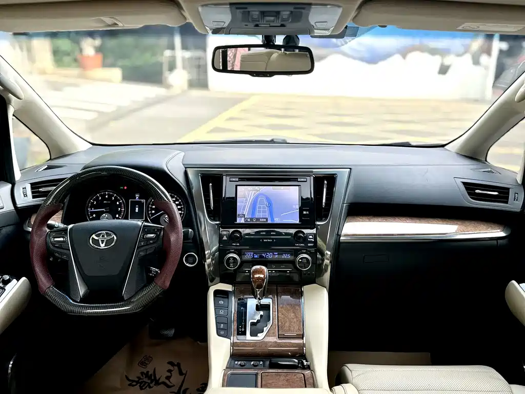 Toyota Alphard 2017 — фото 26