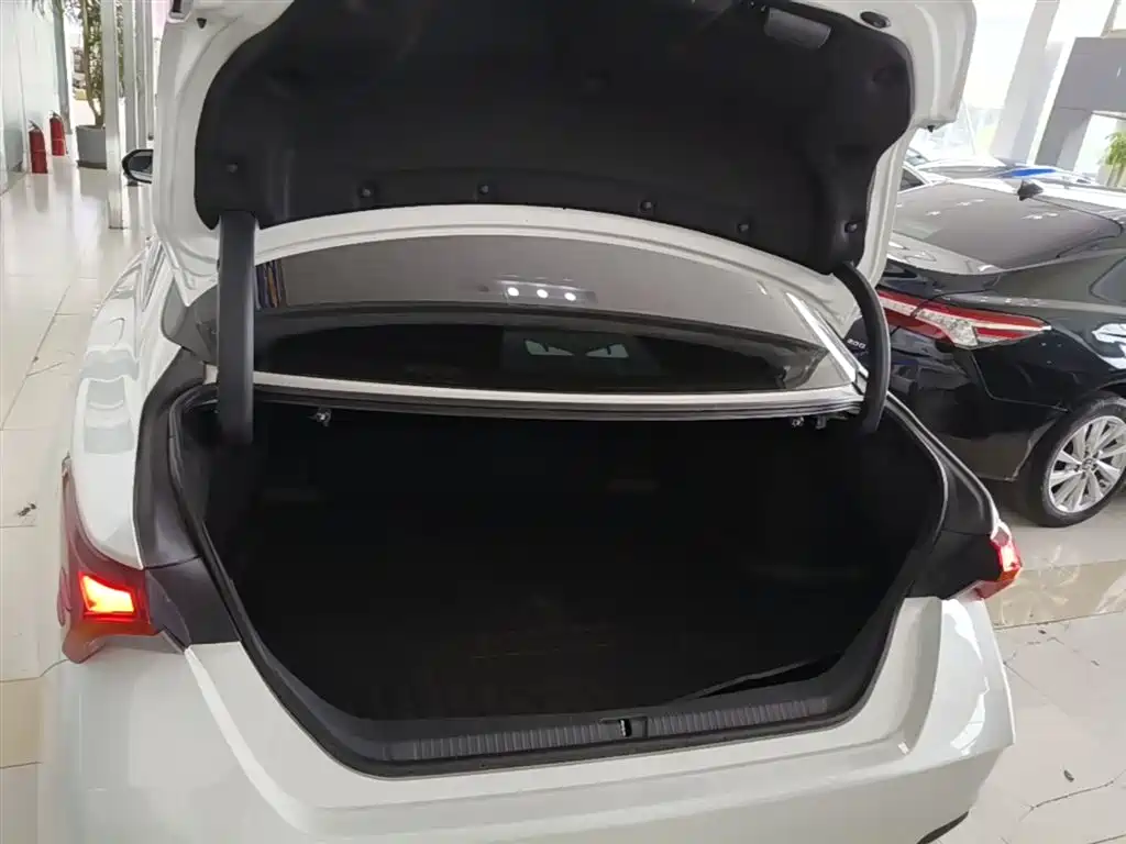Toyota Avalon 2023 — фото 19