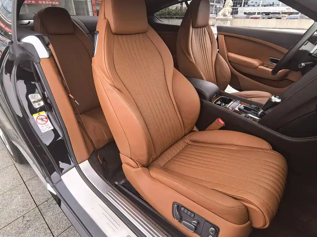 Bentley Continental 2018 — фото 18