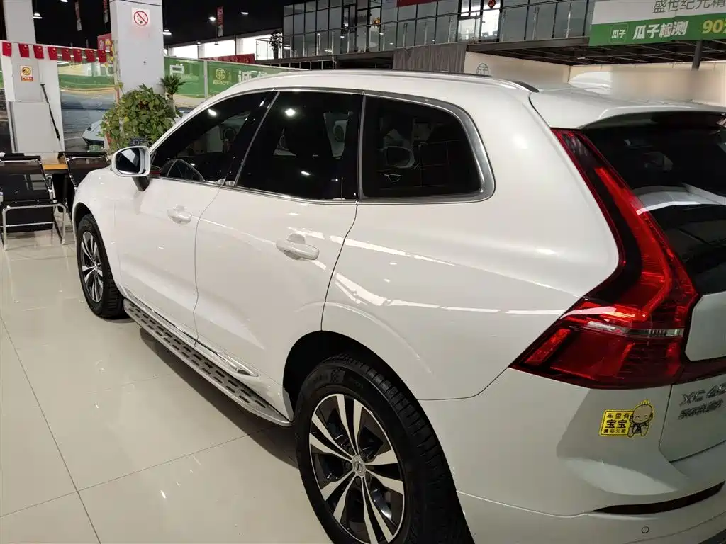 Volvo XC60 2022 — фото 4