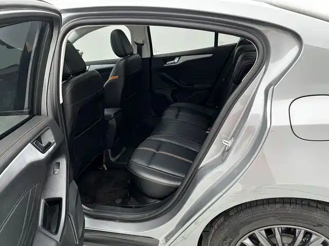 Ford Focus 2023 — фото 16