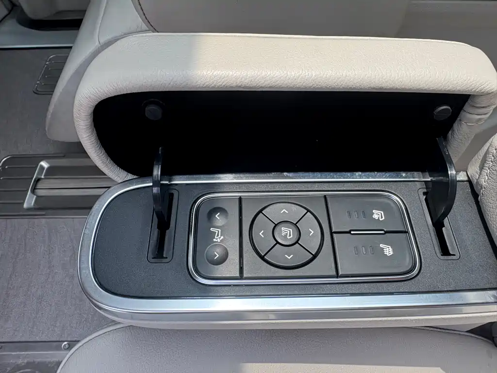 GAC Motor Trumpchi M8 2019 — фото 10