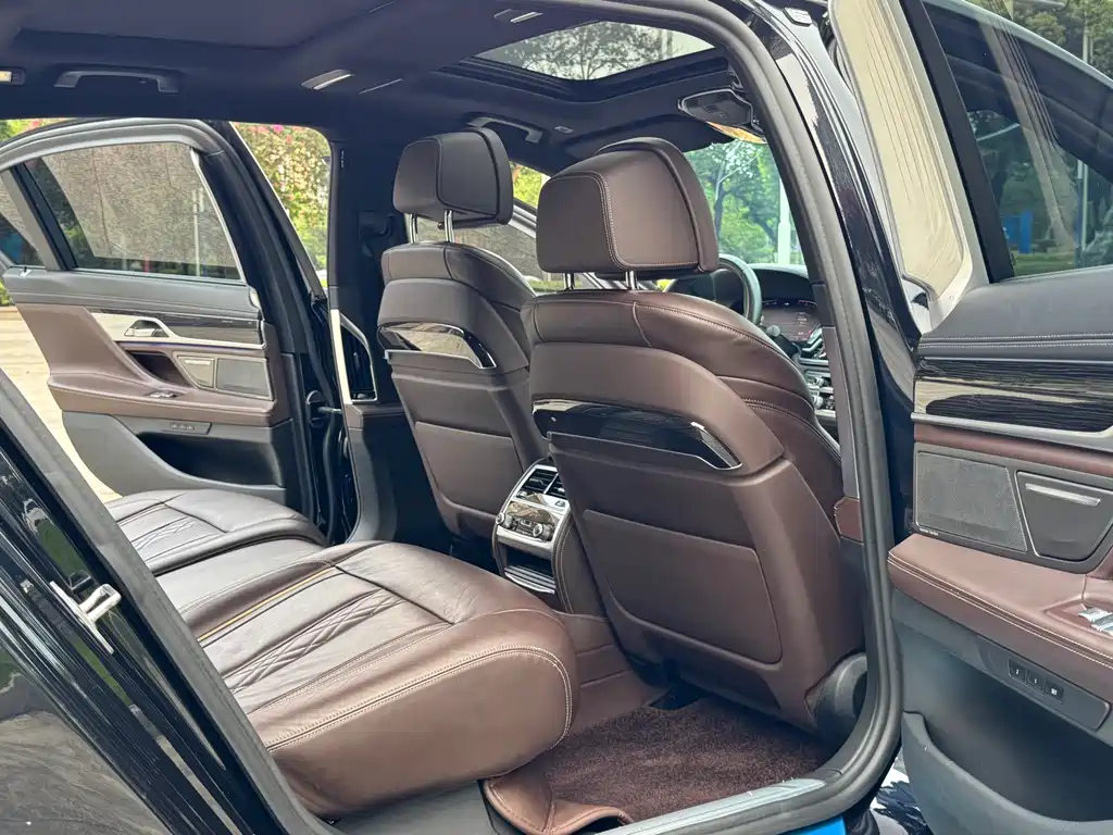 BMW 7 Series 2021 — фото 11