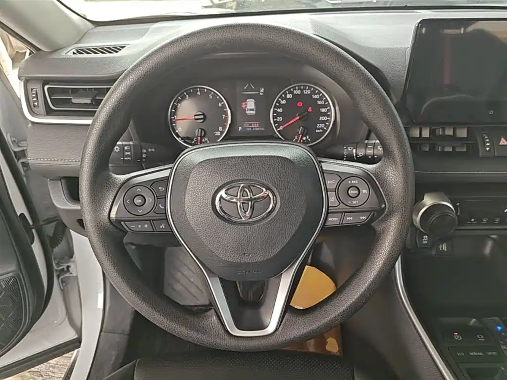 Toyota RAV4 2023 — фото 11
