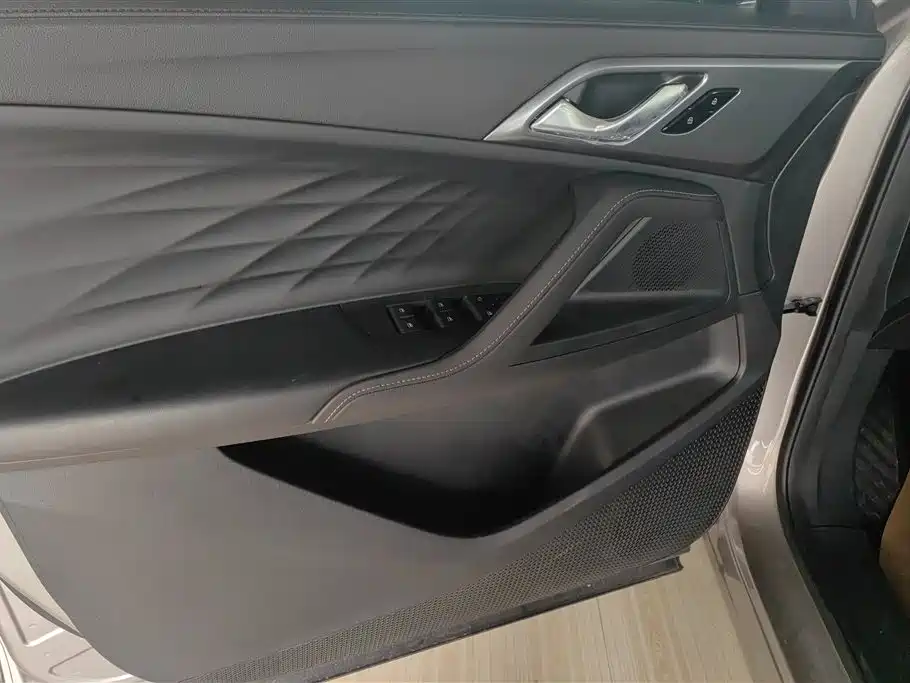 Roewe RX5 New Energy 2026 — фото 7