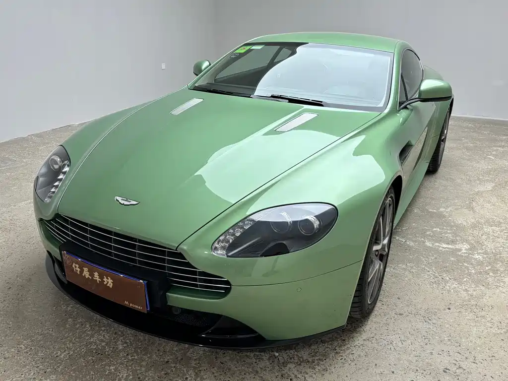 Aston Martin V8 Vantage 2014 — фото 3