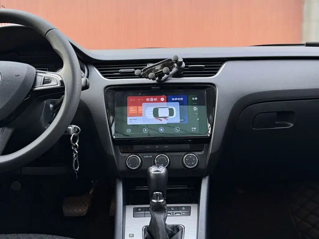 Skoda Octavia 2019 — фото 23