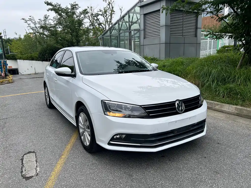 Volkswagen Sagitar 2015