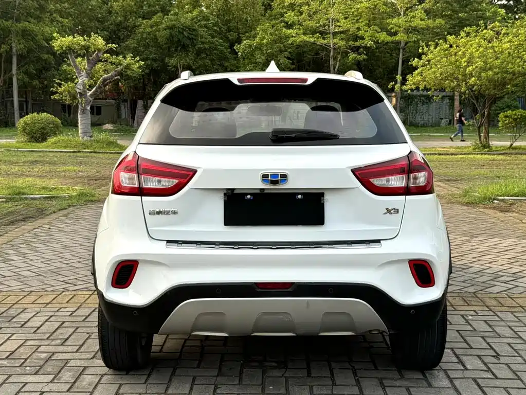 Geely Vision X3 2019 — фото 13