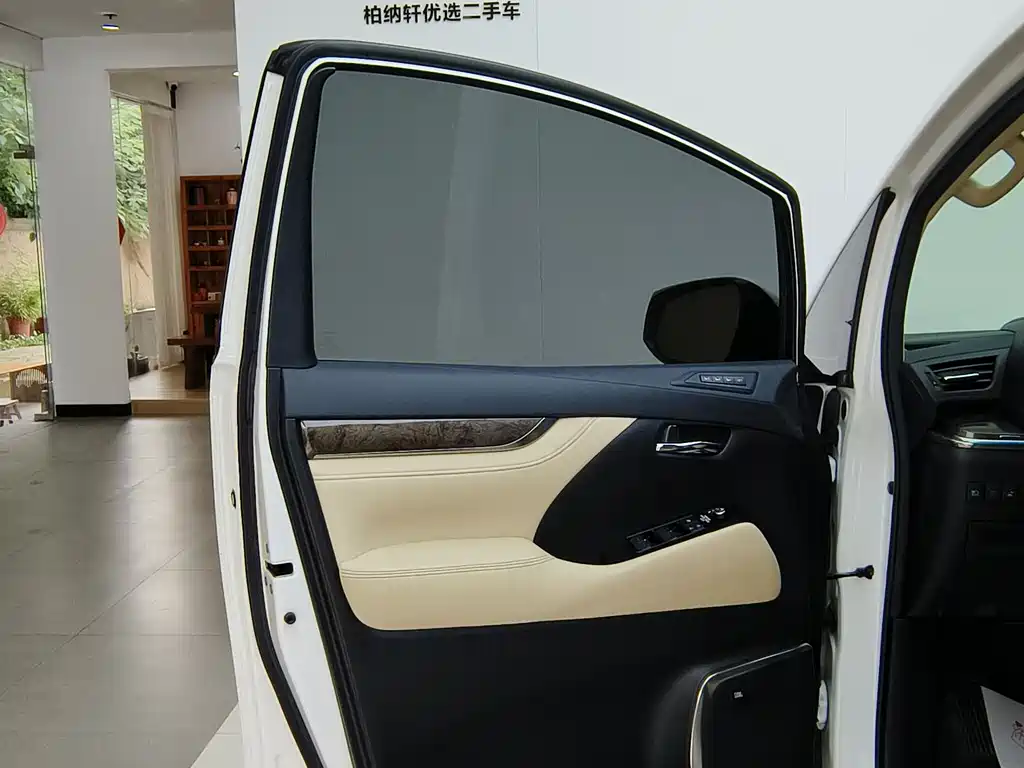 Toyota Alphard 2021 — фото 14